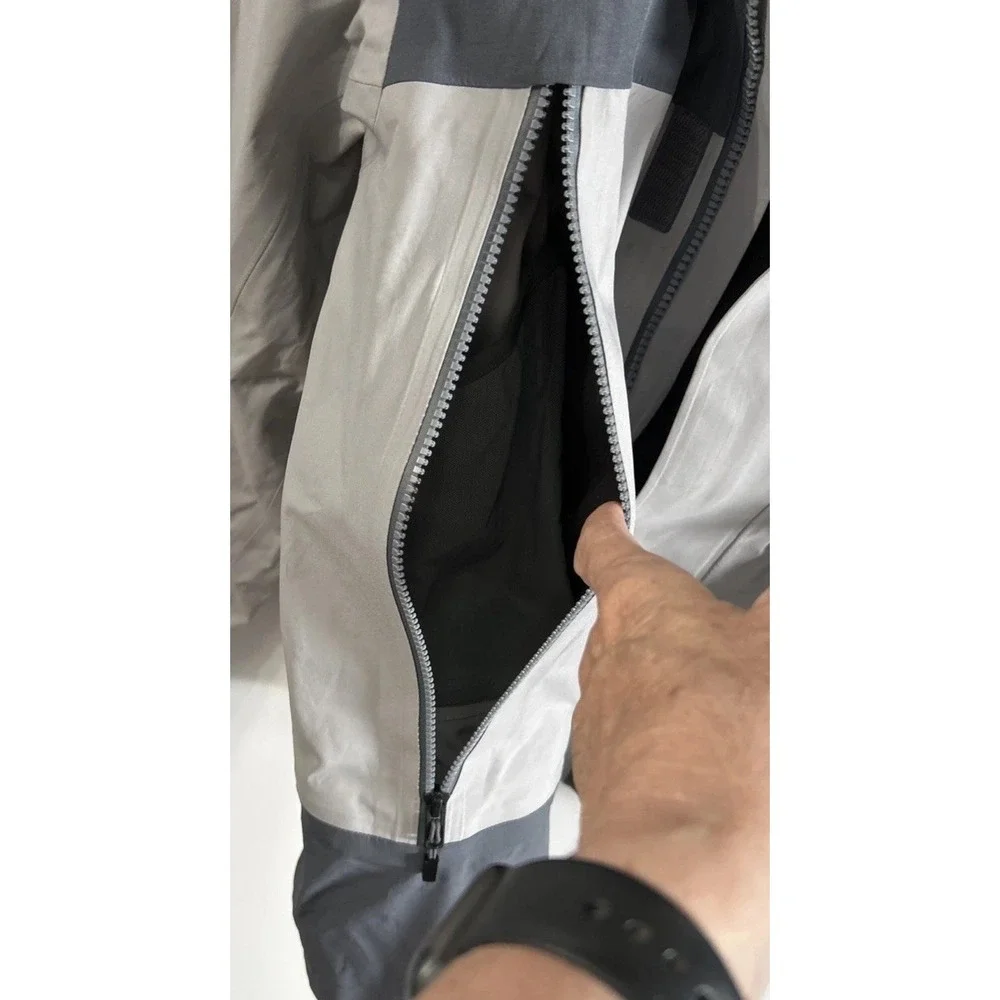 Mens NWT The North Face Beatty 3L Futurelight Jacket Sz Med Waterproof Snow Ski